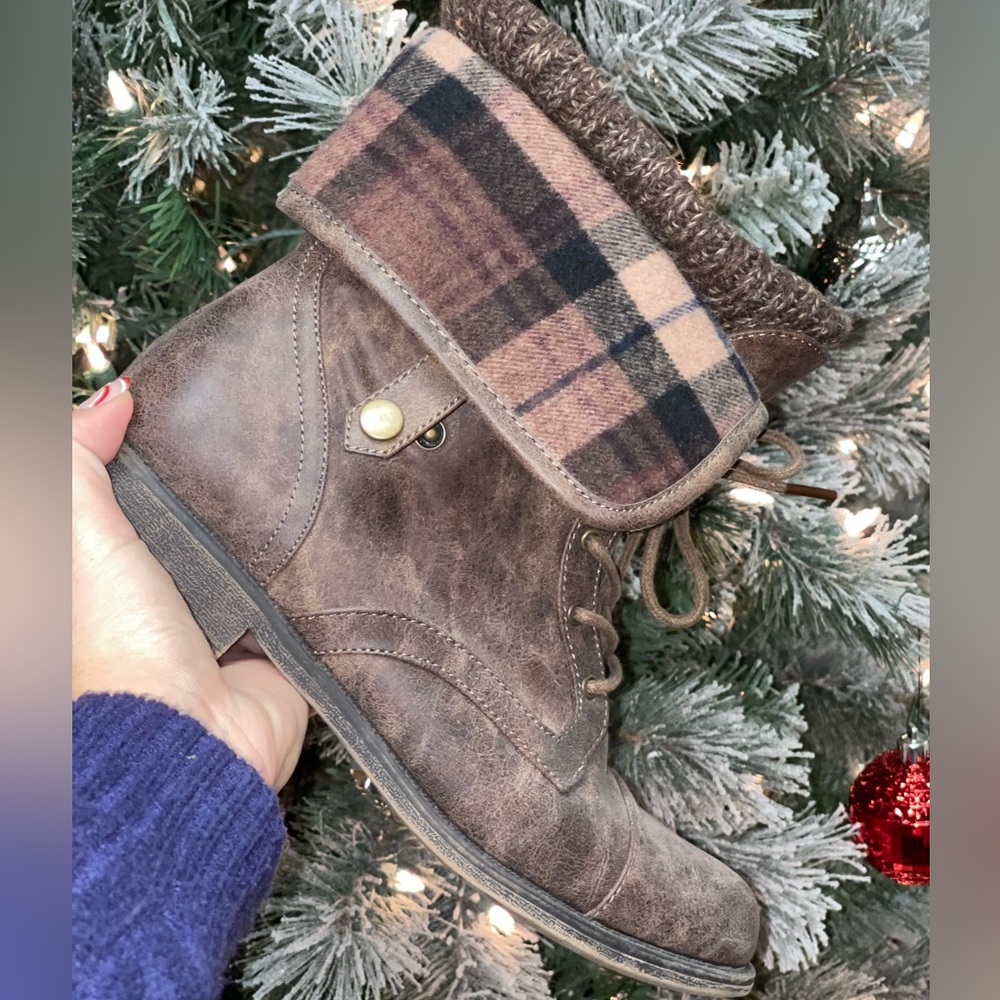 Brown Combat Boots 🥾